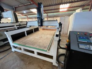 Router Cnc Área útil 2500x1600x600